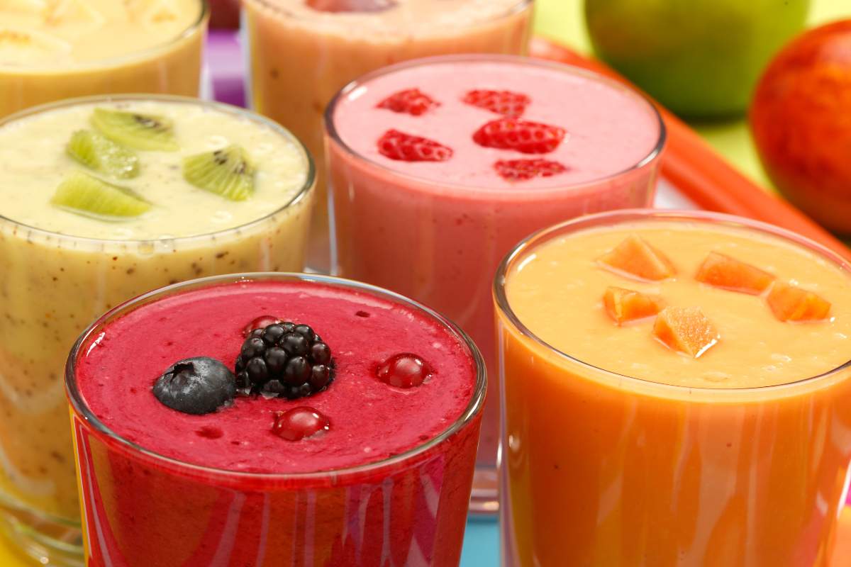 6 colorful smoothies made with different fruits. 